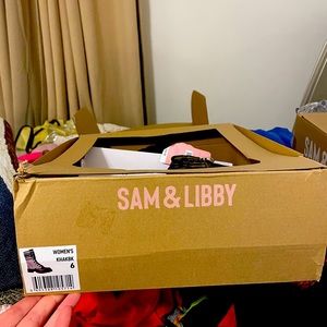 Sam and Libby boots woman’s KHAKBK never worn